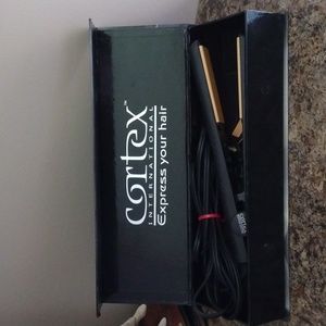 Cortex International 1.5 inch flat iron